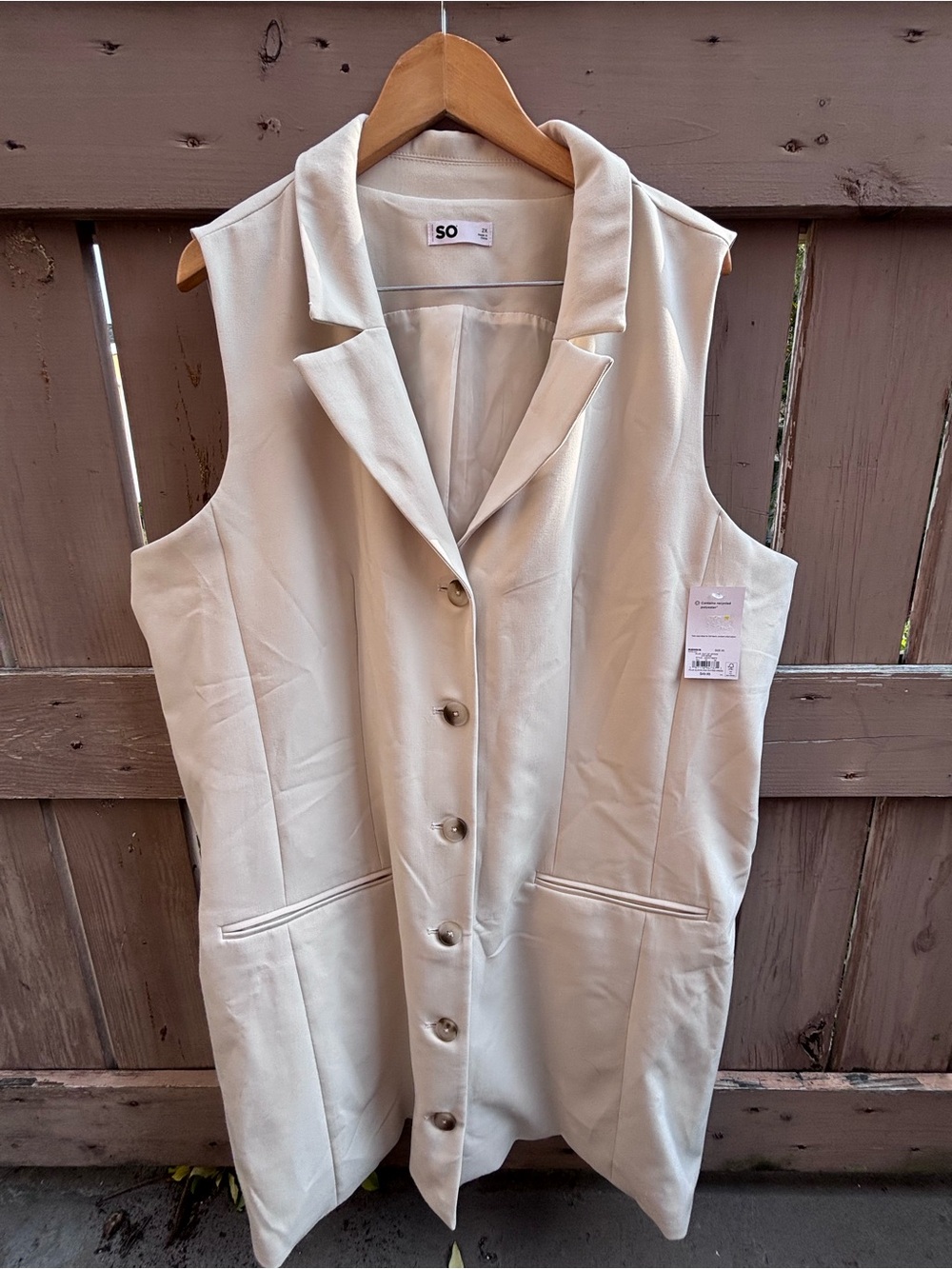 🎉NWT 🎉 Light Cream Button-Front Sleeveless Blazer Dress